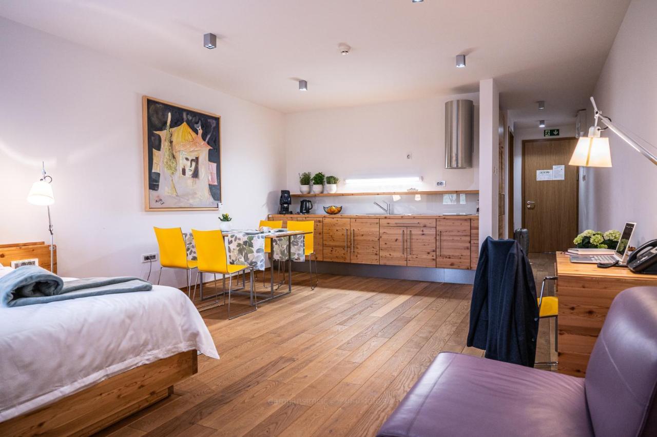 Vila Vipolze - Rooms & J. Suites Εξωτερικό φωτογραφία